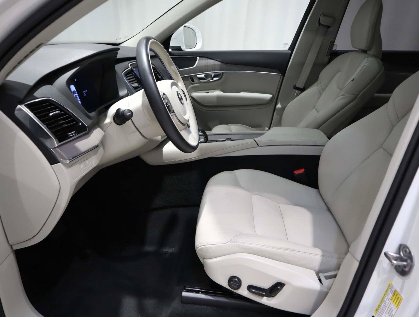 Used 2025 Volvo XC90 T8 Plus w/ Protection Package Premier AWD/4WD image 17