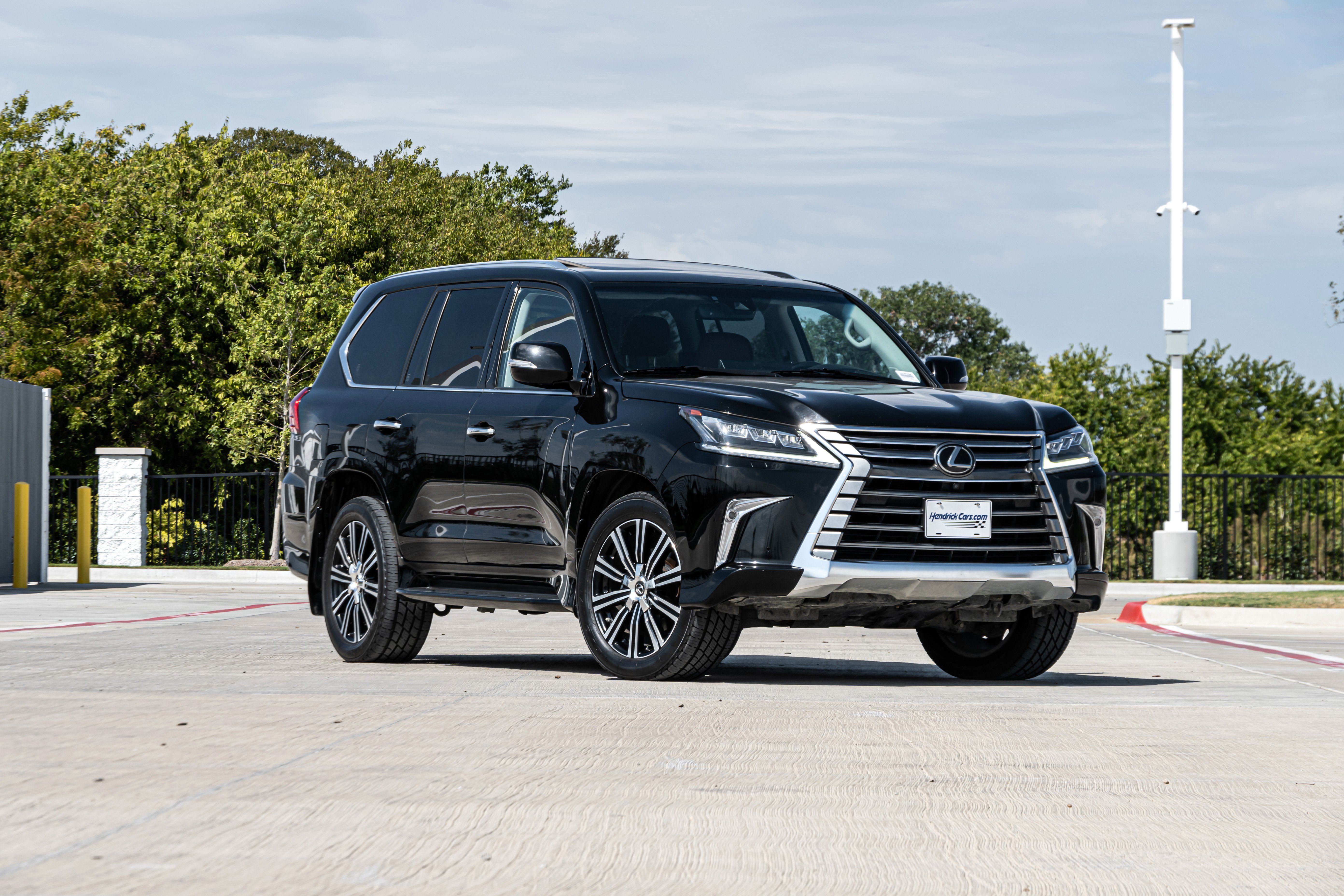 Used 2021 Lexus LX 570 4WD w/ Luxury Package image 2
