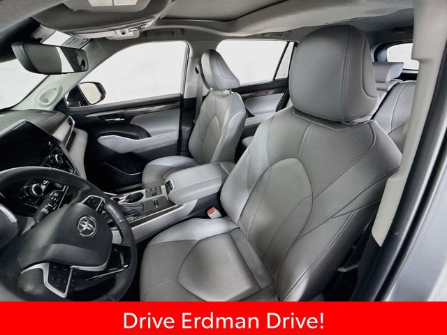 Certified 2023 Toyota Highlander Limited FWD image 5