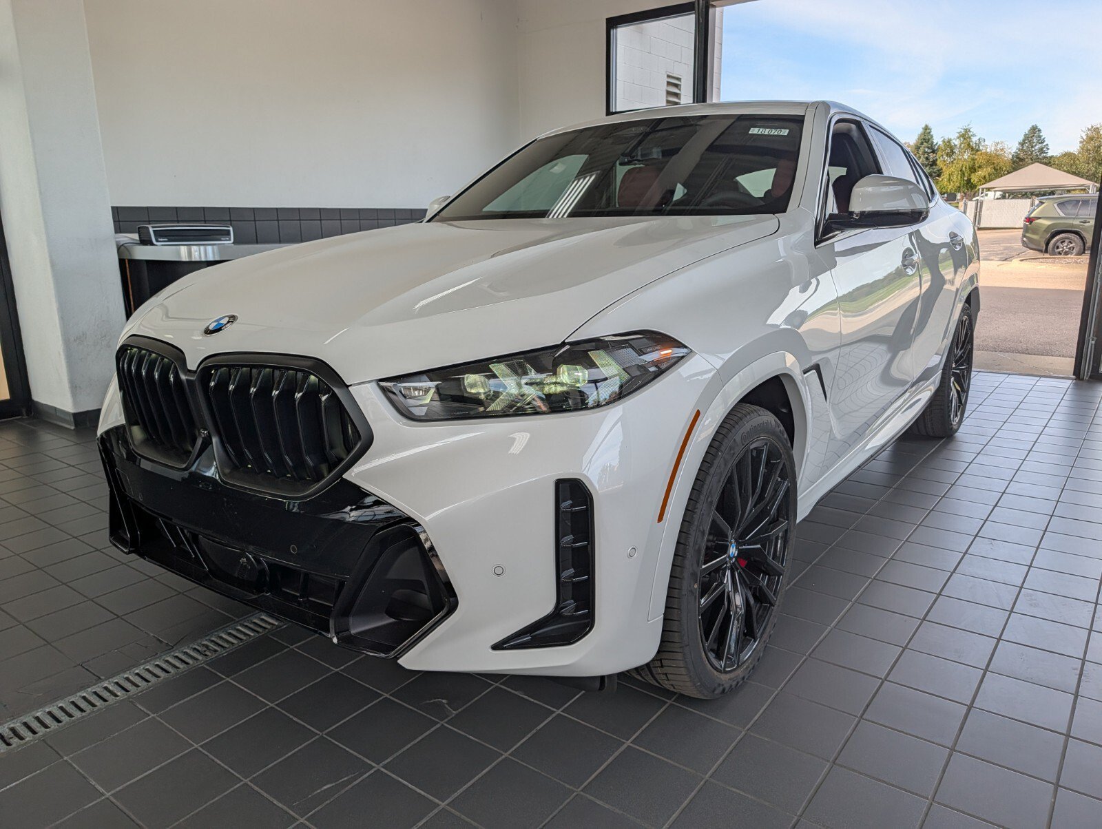New 2027 BMW X6 xDrive40i w/ Climate Comfort Package AWD/4WD image 7