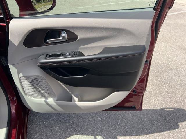 Certified 2019 Chrysler Pacifica Touring-L Plus image 46