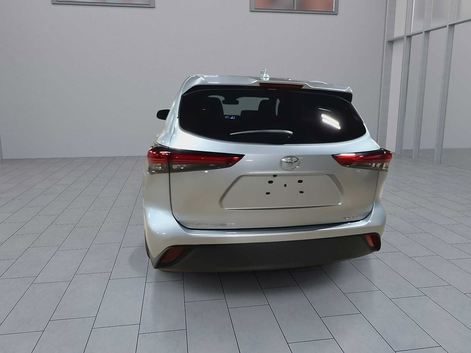 Used 2022 Toyota Highlander XLE AWD/4WD image 7