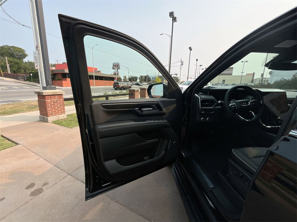 New 2025 GMC Yukon Elevation image 14