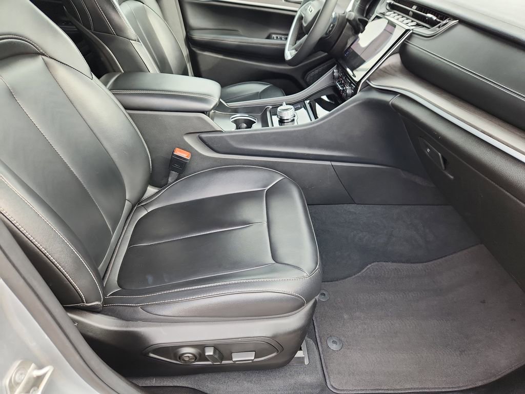 Used 2024 Jeep Grand Cherokee L Limited image 14