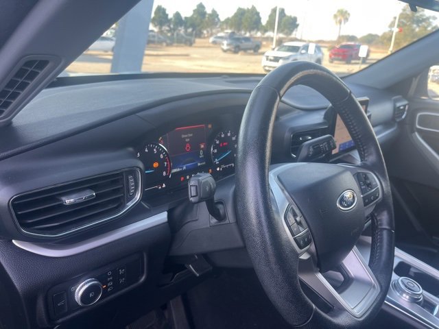 Used 2021 Ford Explorer XLT w/ Equipment Group 202A image 9