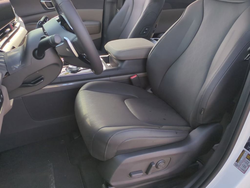 New 2026 Kia Carnival EX FWD image 19