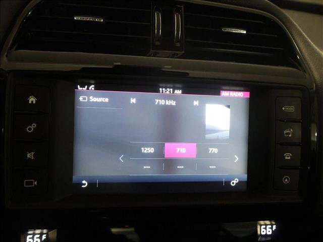 Used 2017 Jaguar XE Premium image 12