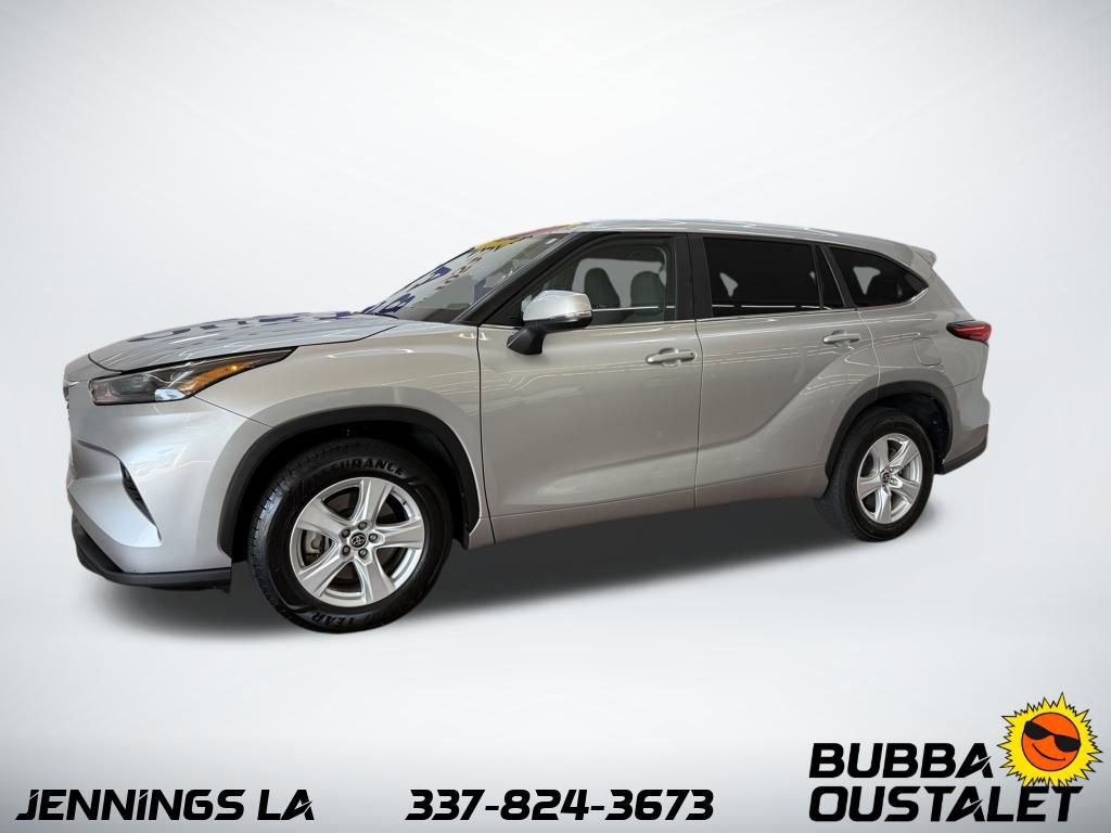 Used 2023 Toyota Highlander LE image 4