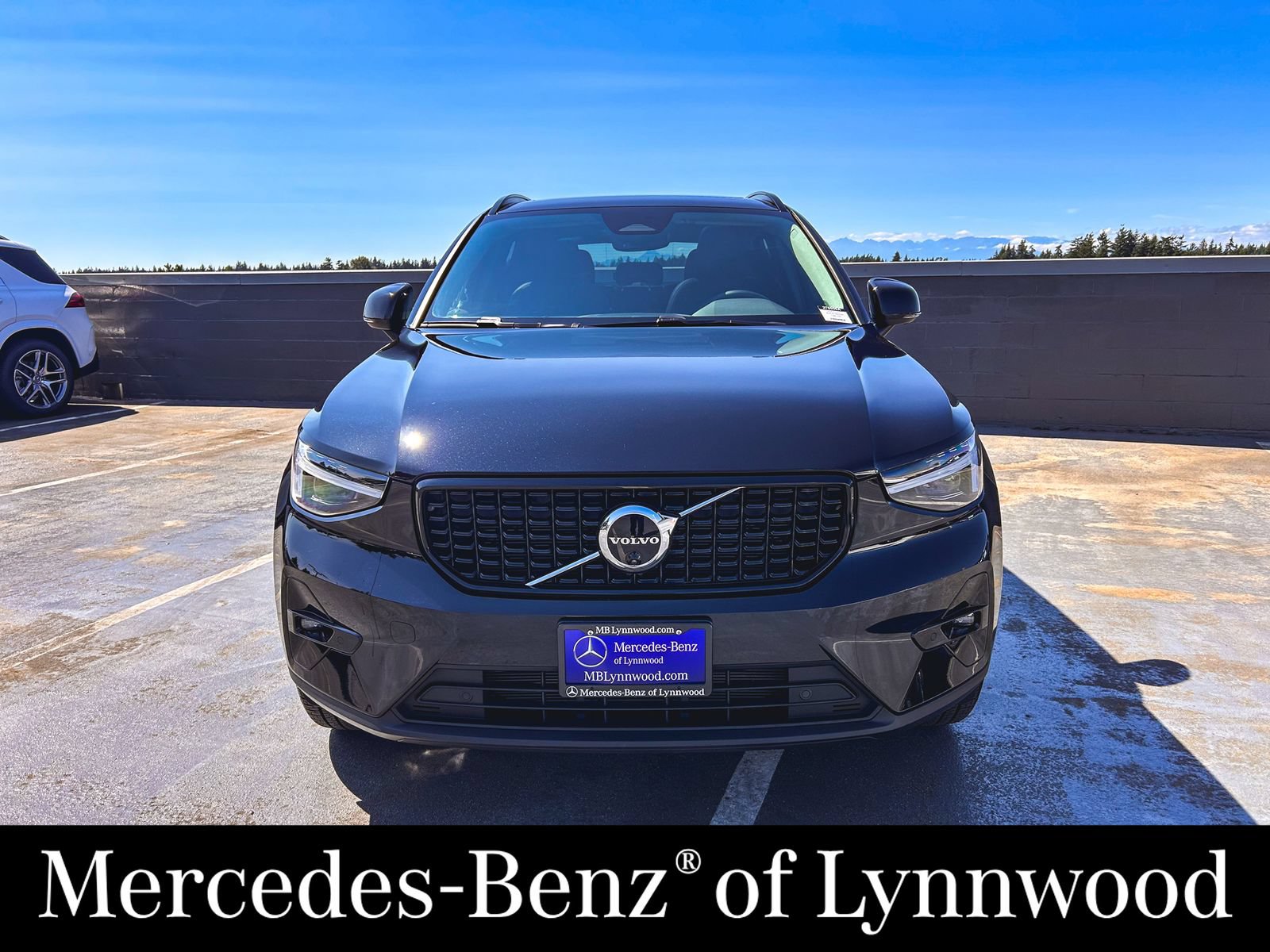 Used 2026 Volvo XC40 B5 Ultra w/ Protection Package Premier AWD/4WD image 2