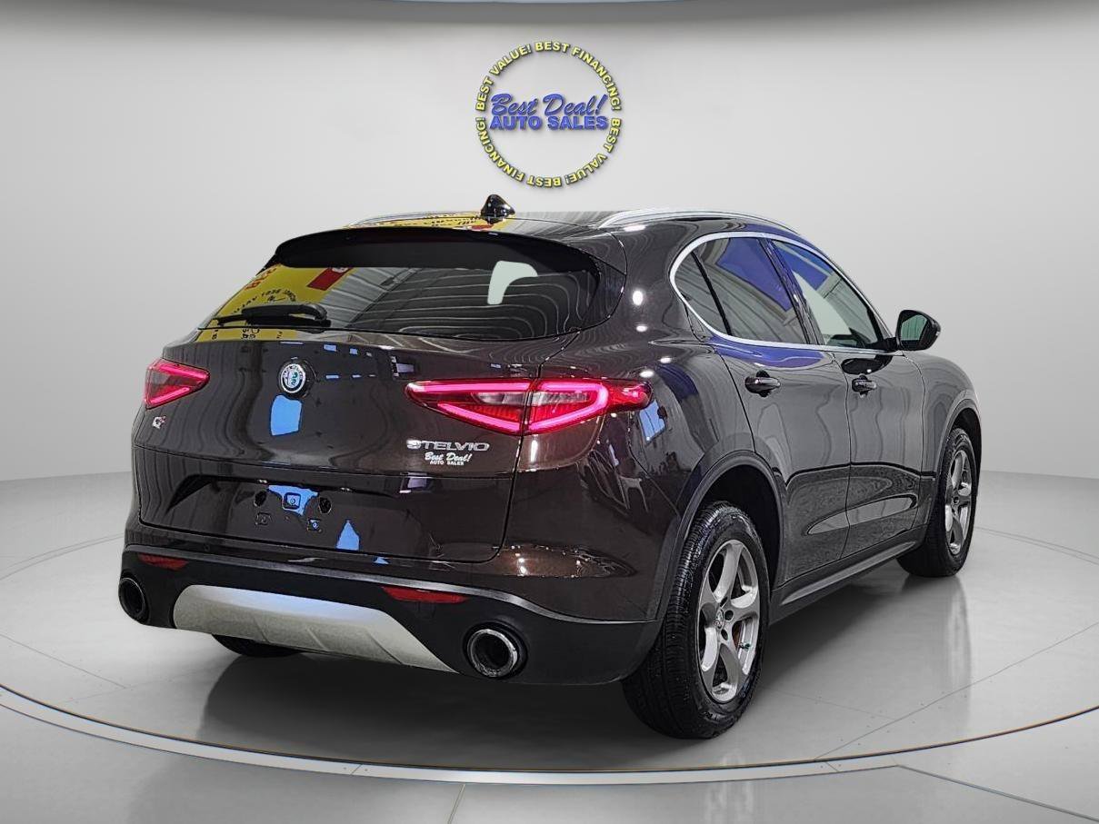 Used 2018 Alfa Romeo Stelvio AWD image 5