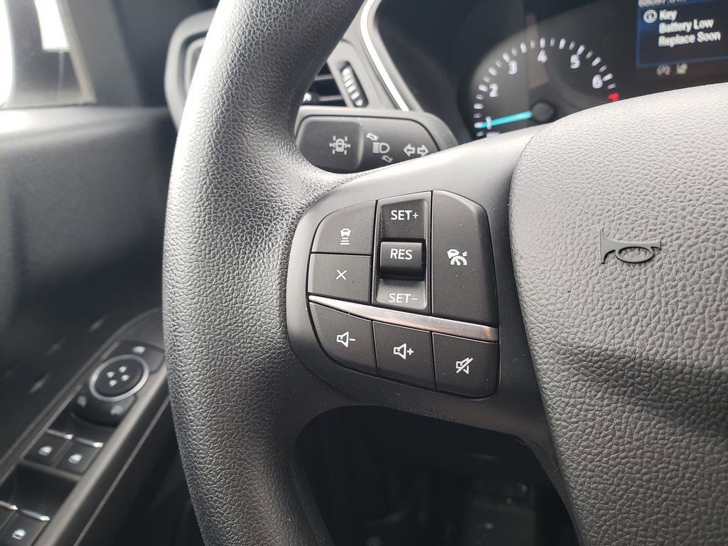 Used 2020 Ford Escape SE image 32