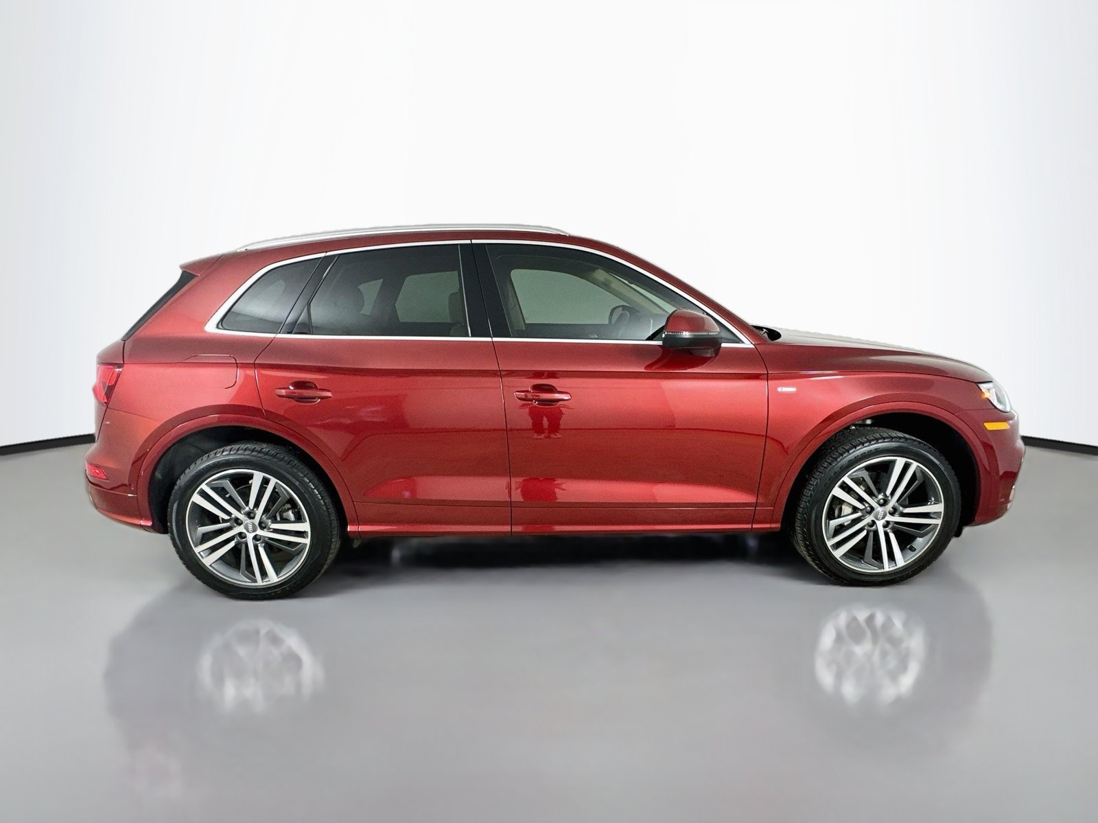 Used 2020 Audi Q5 e Prestige w/ Prestige Package AWD/4WD image 4