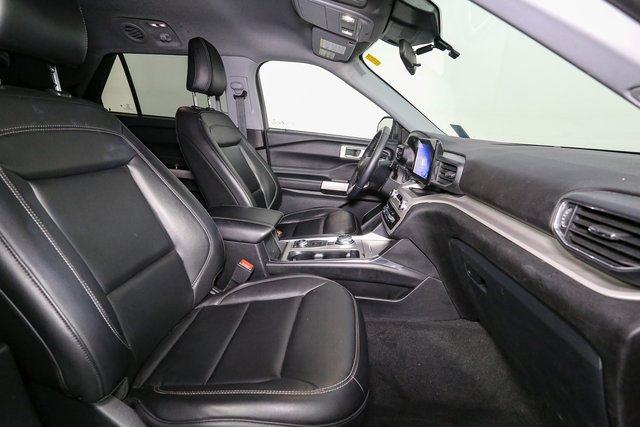 Used 2023 Ford Explorer XLT w/ Equipment Group 202A image 17