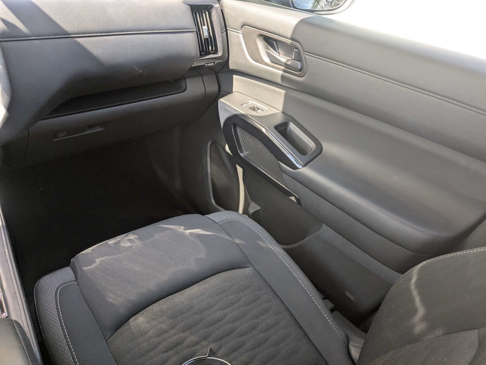 Used 2025 Nissan Pathfinder SV FWD image 19