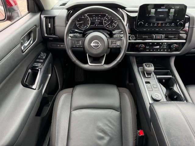 Used 2023 Nissan Pathfinder SL w/ Black Appearance Package image 24