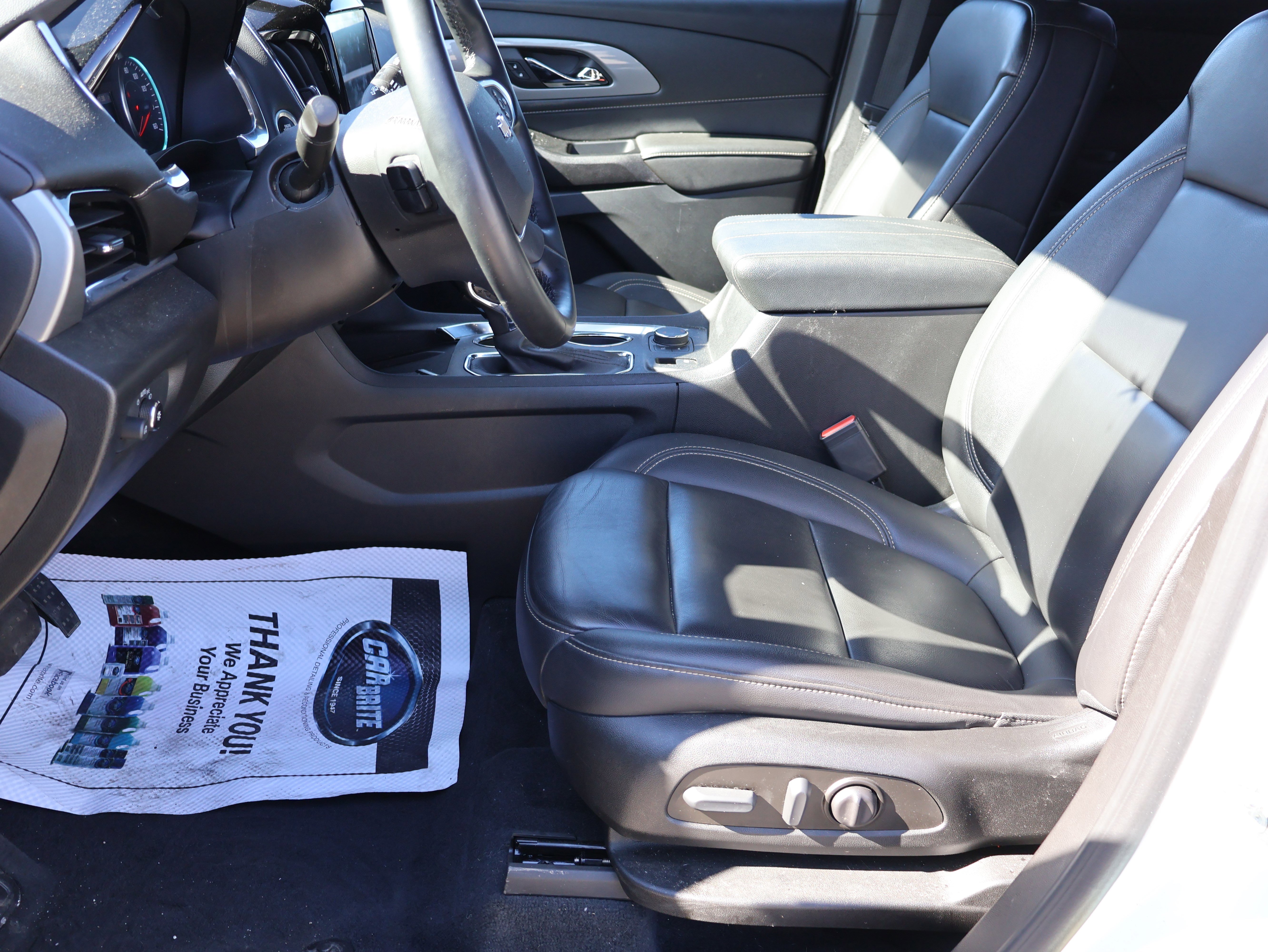 Used 2023 Chevrolet Traverse LT image 41