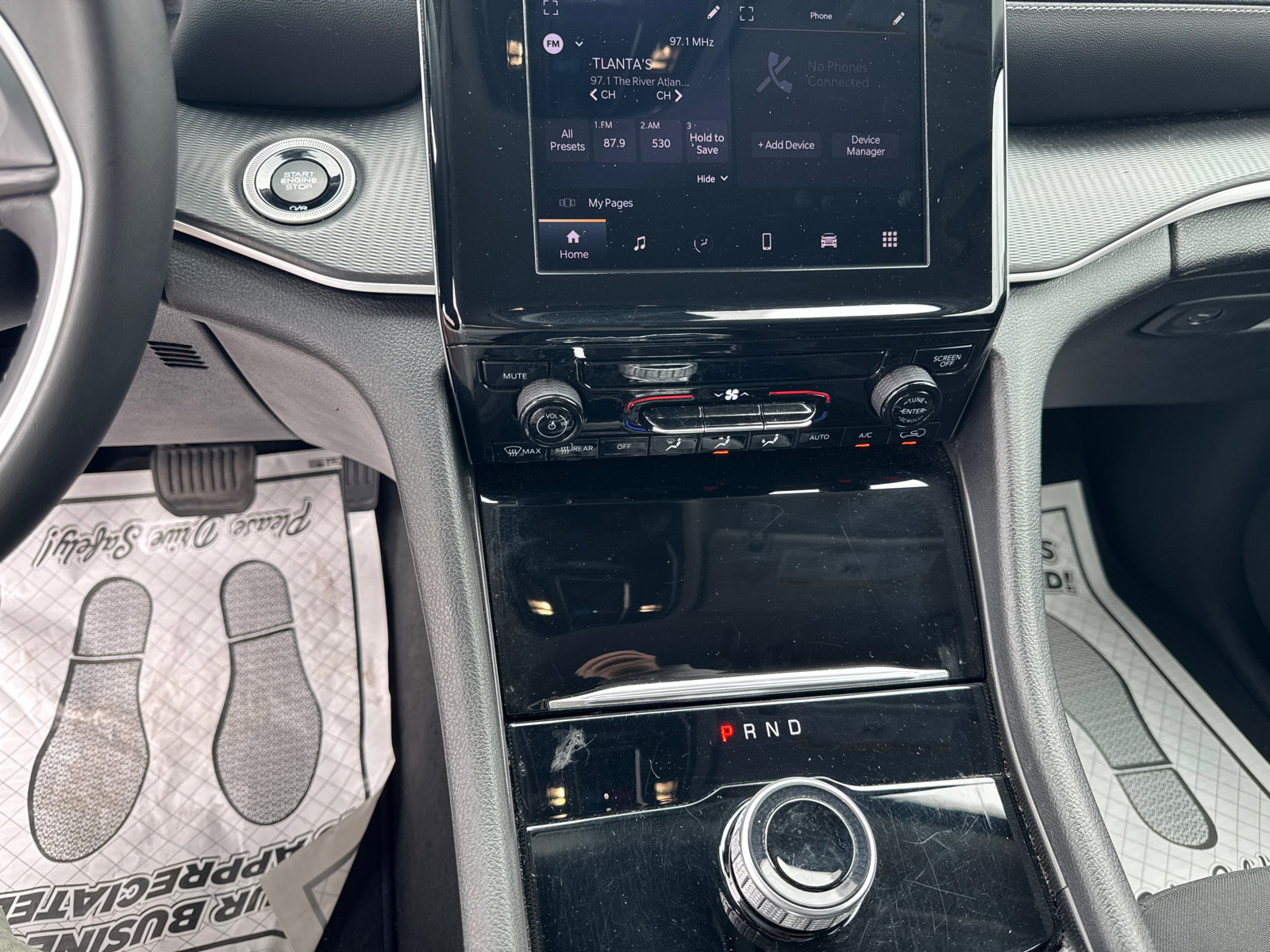 Used 2024 Jeep Grand Cherokee Laredo image 28