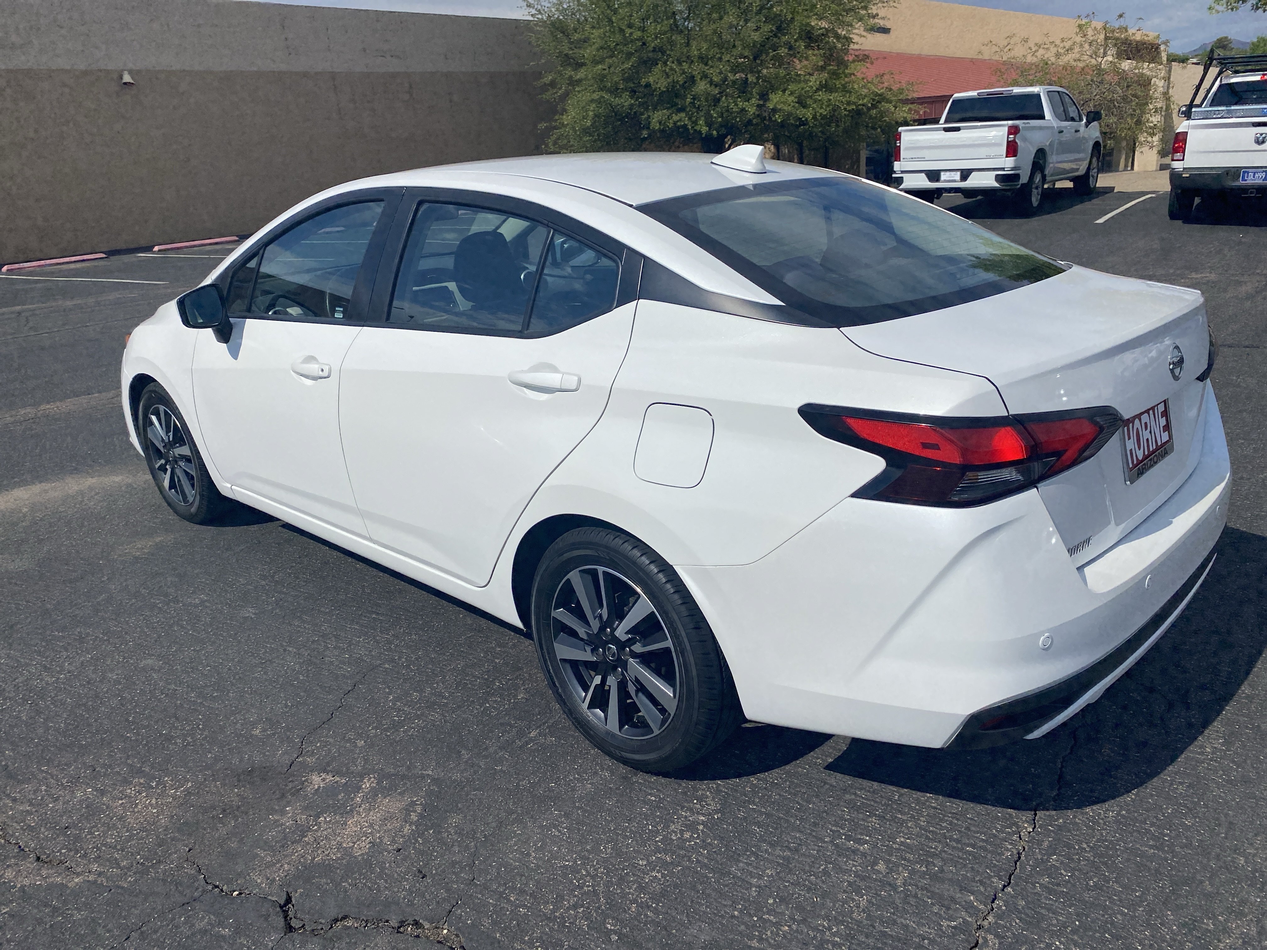 Used 2022 Nissan Versa SV FWD image 2