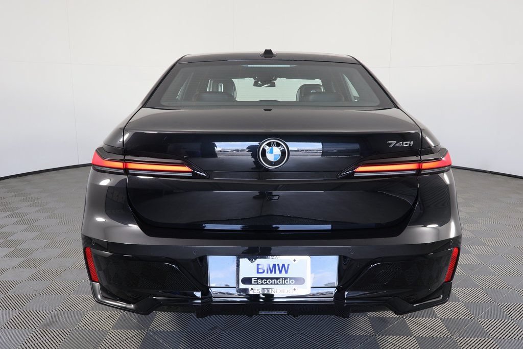 Used 2025 BMW 740i RWD image 5