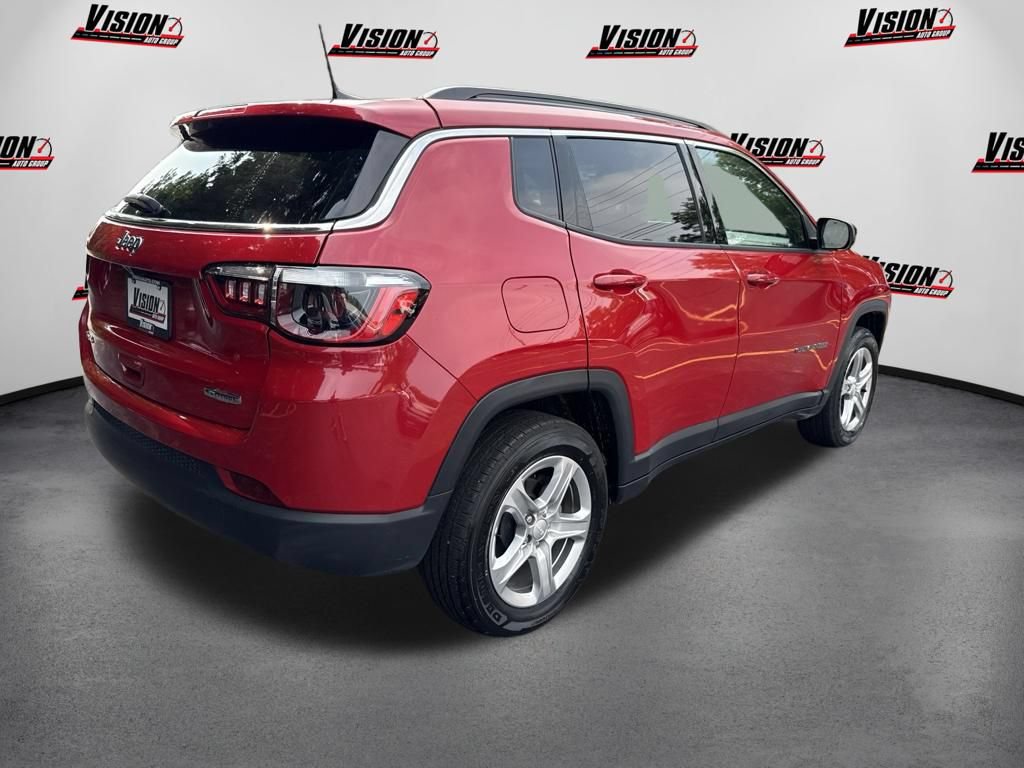 Used 2023 Jeep Compass Latitude w/ Convenience Group AWD/4WD image 5