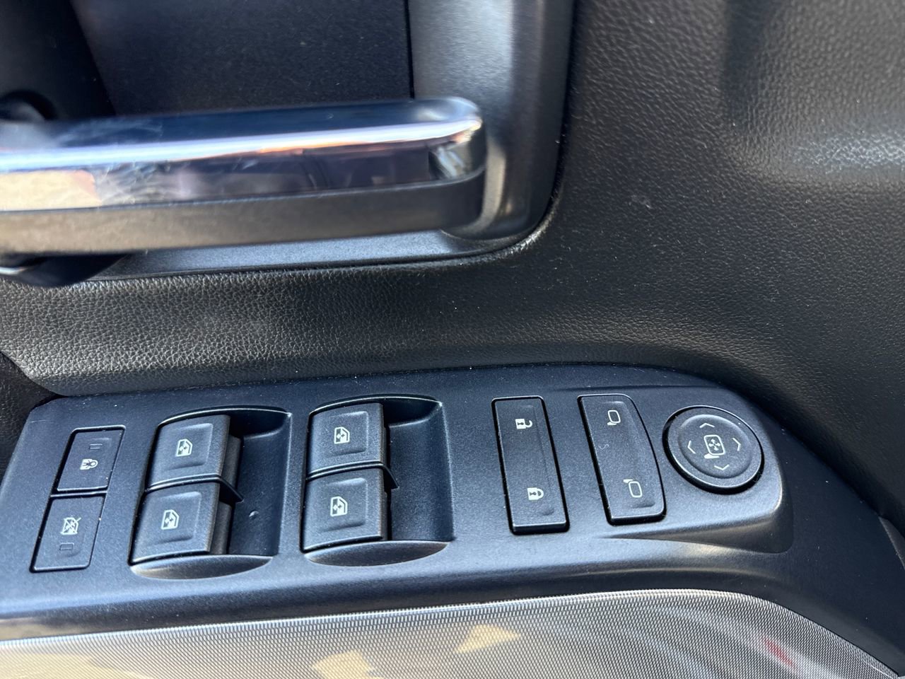 Used 2018 Chevrolet Silverado 1500 LT w/ All Star Edition AWD/4WD image 13