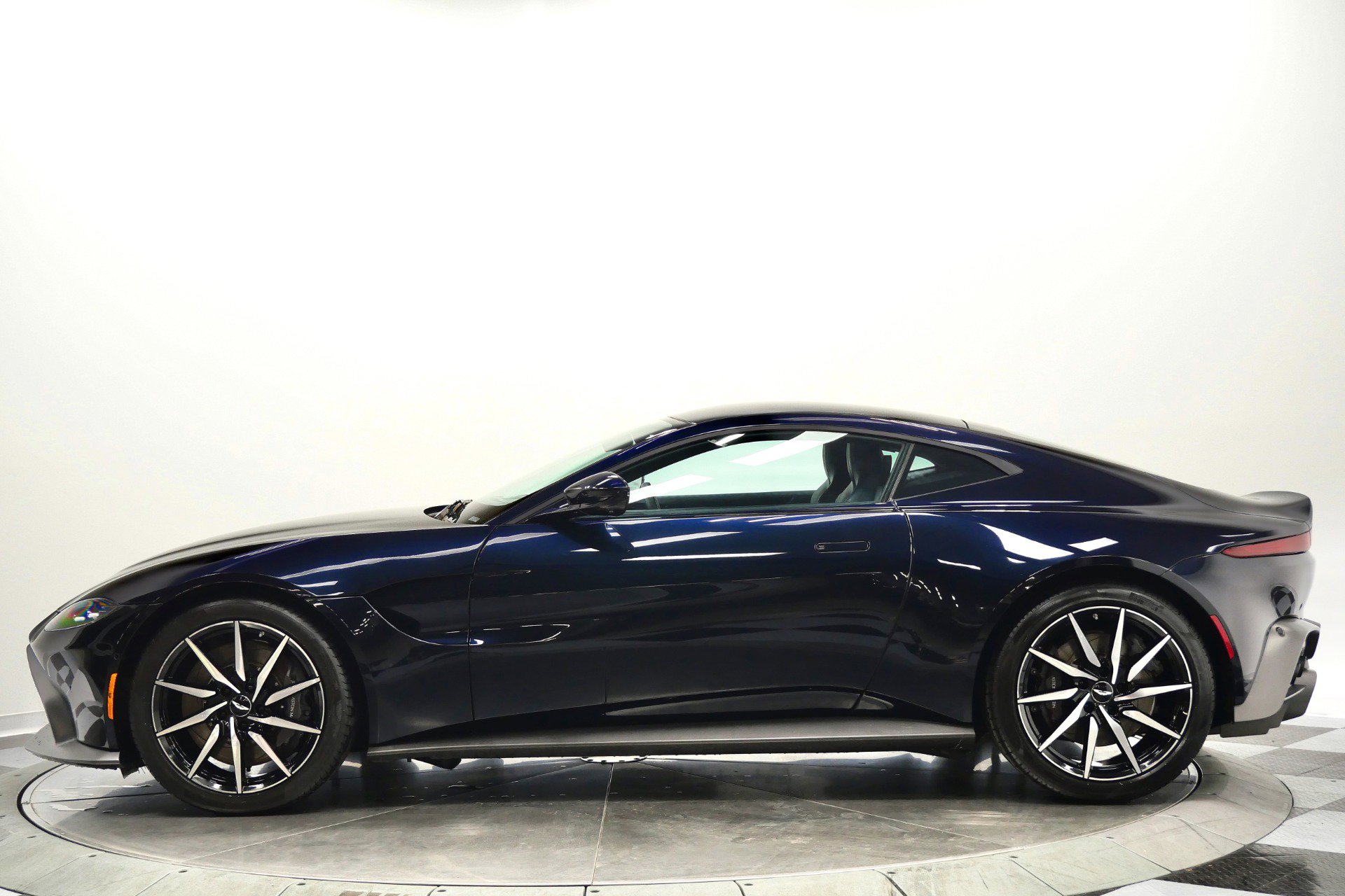 Used 2020 Aston Martin V8 Vantage Coupe image 6