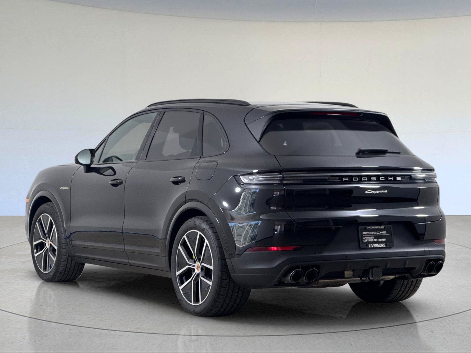Certified 2026 Porsche Cayenne E-Hybrid AWD/4WD image 3