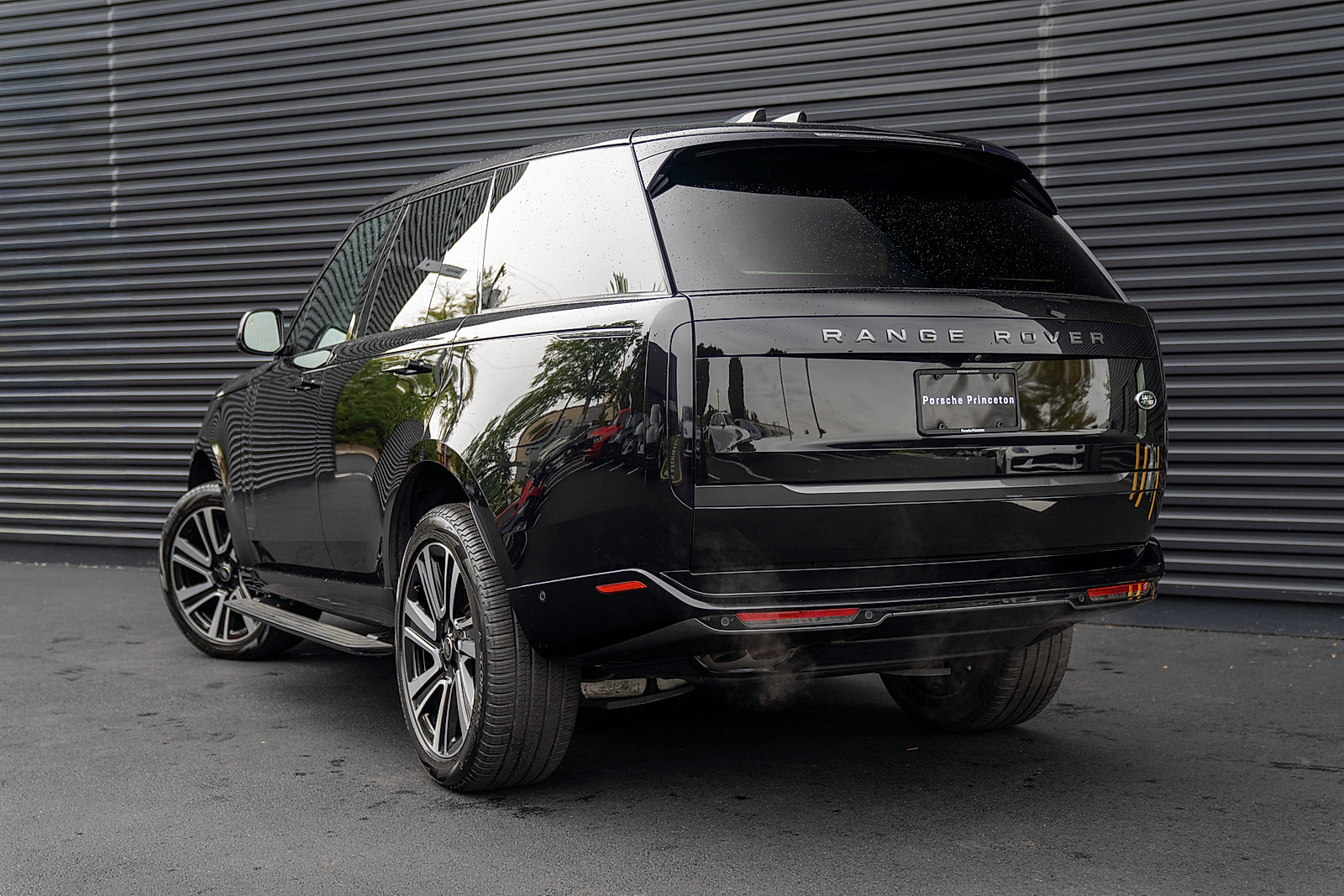 Used 2023 Land Rover Range Rover SE AWD/4WD image 3