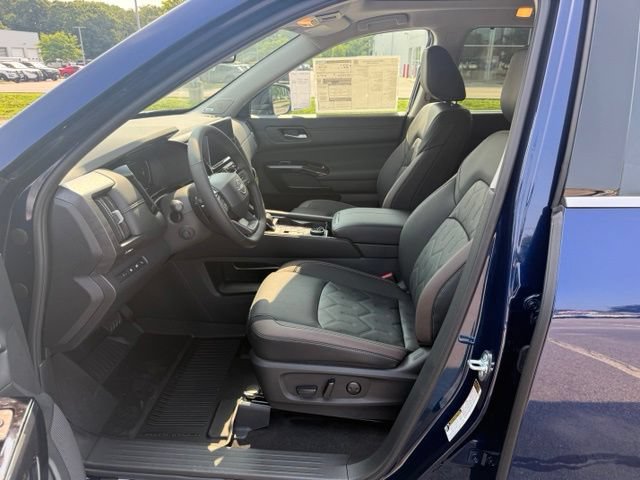 New 2026 Nissan Pathfinder Platinum AWD/4WD image 17