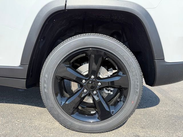 New 2025 Jeep Grand Cherokee Altitude image 8