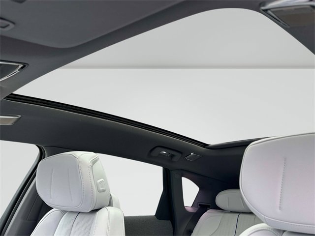 New 2026 Cadillac Optiq Luxury 2 image 9