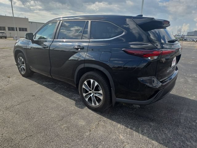 Used 2024 Toyota Highlander XLE AWD/4WD image 6