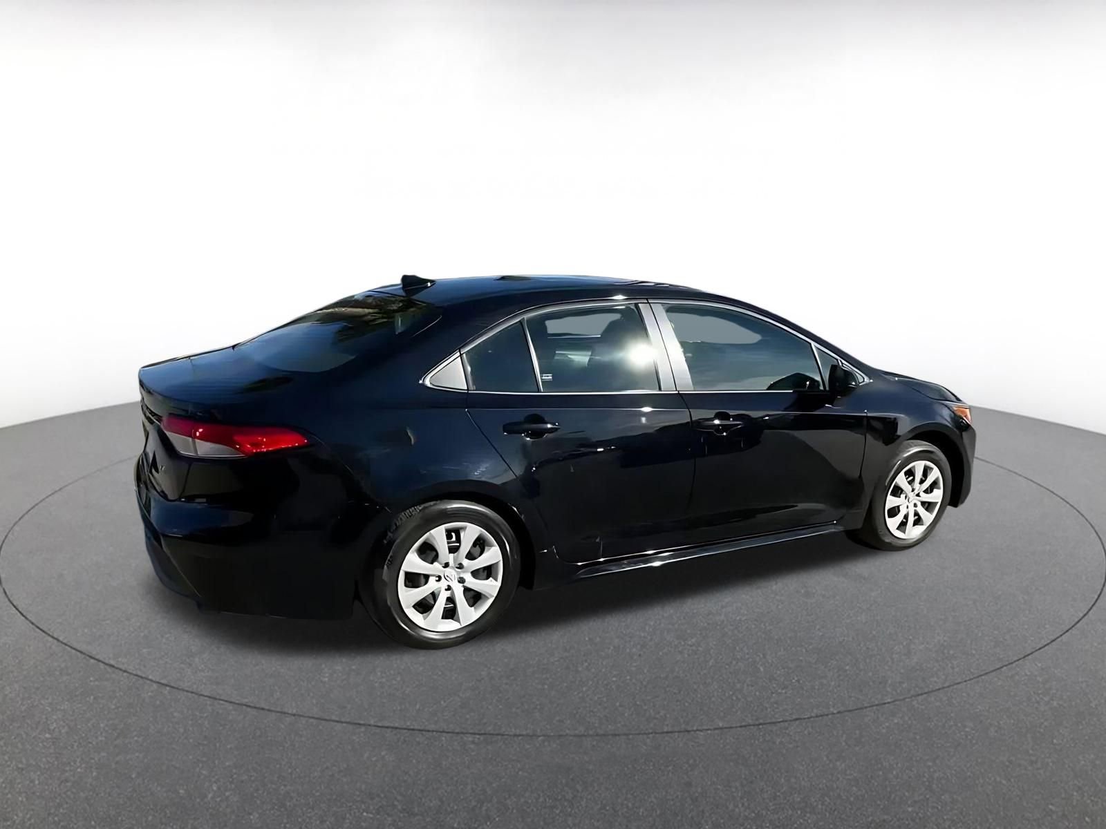 Used 2025 Toyota Corolla LE image 14