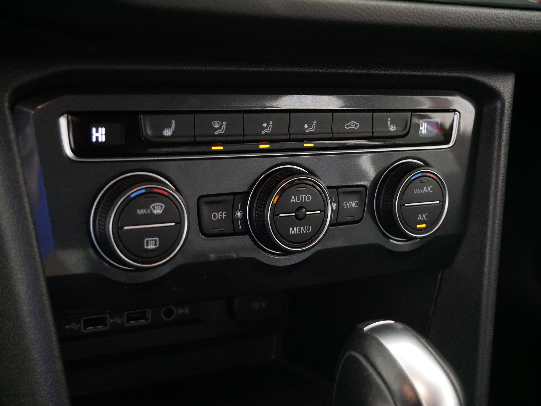 Used 2019 Volkswagen Tiguan SE image 23