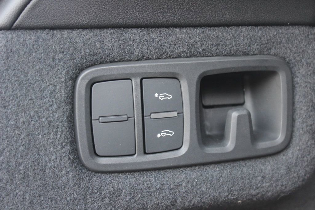 Used 2019 Lamborghini Urus image 38