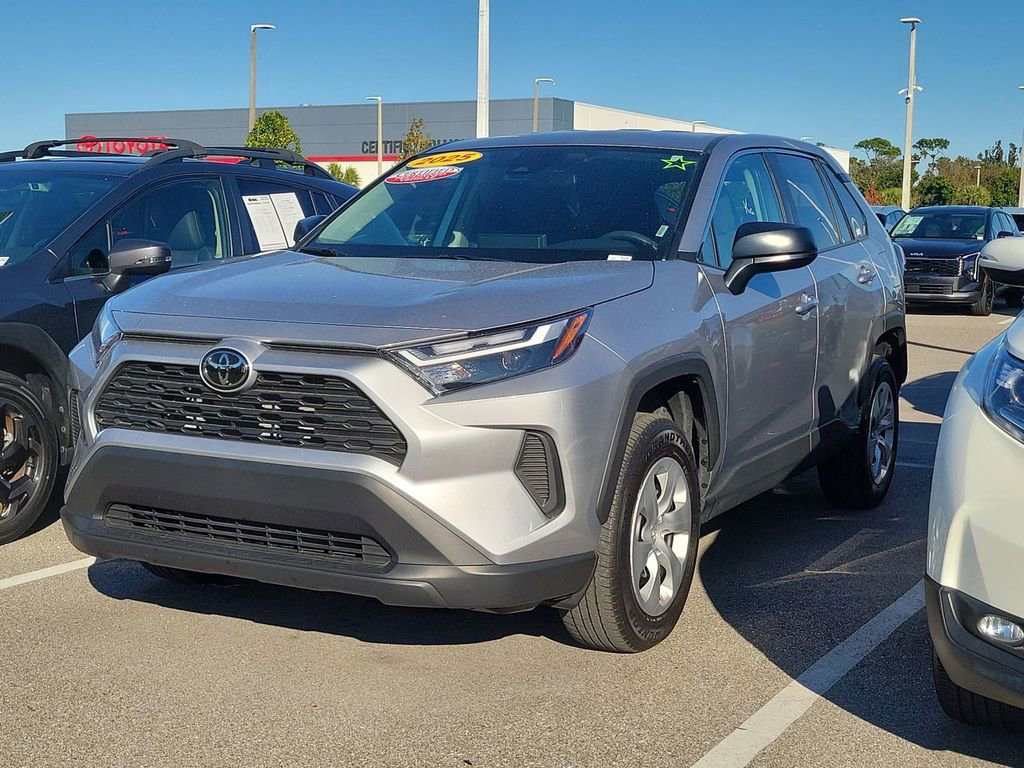 Used 2025 Toyota RAV4 LE video 2
