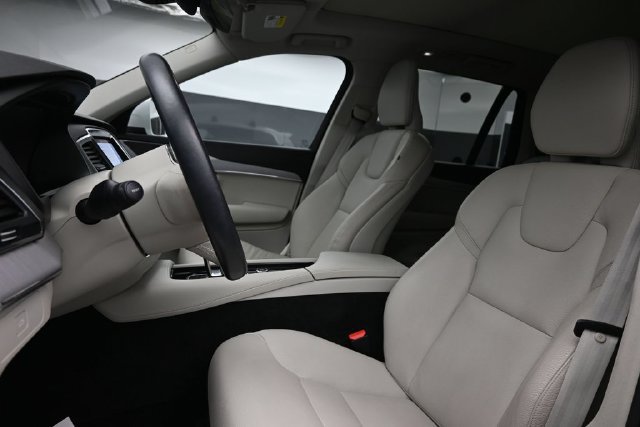 Used 2023 Volvo XC90 B5 Core w/ Protection Package Premier AWD/4WD image 10