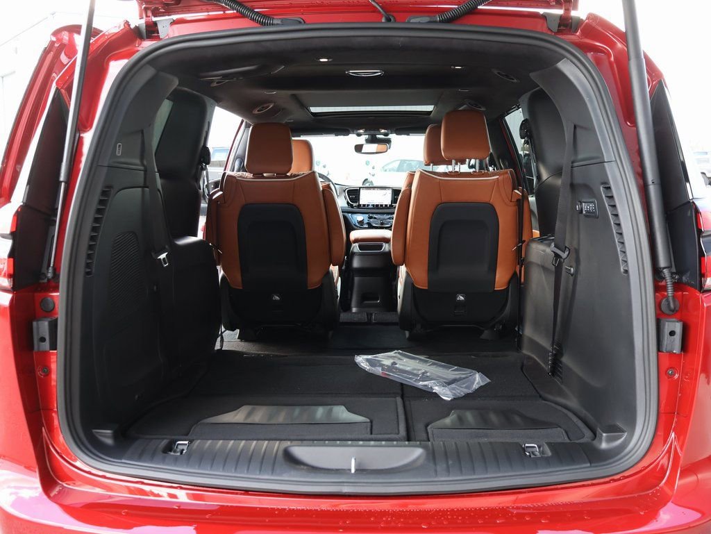 New 2026 Chrysler Pacifica Pinnacle AWD/4WD image 14