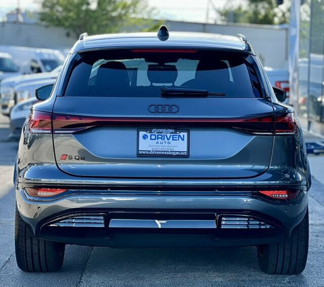 Used 2025 Audi SQ6 e-tron Premium Plus w/ Premium Plus AWD/4WD image 4