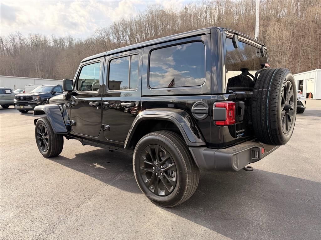 Used 2025 Jeep Wrangler Unlimited Sahara w/ Safety Group image 8