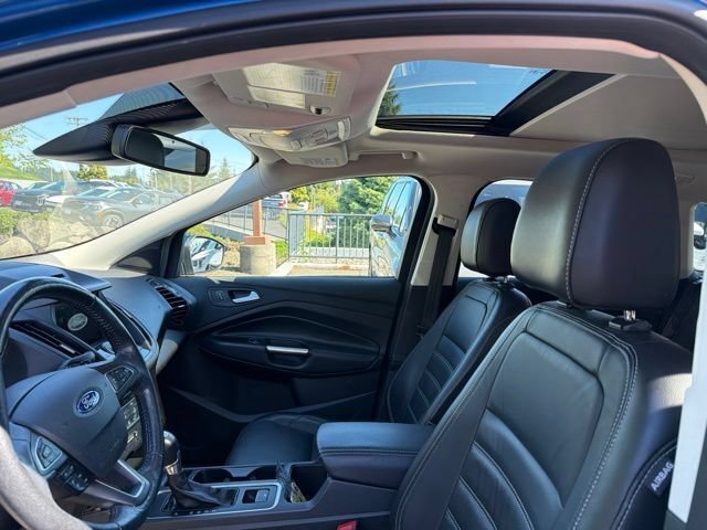 Used 2017 Ford Escape Titanium w/ Equipment Group 301A AWD/4WD image 9