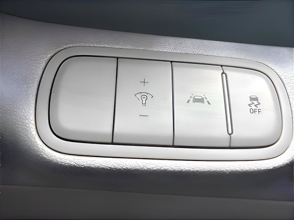 Used 2020 Hyundai Venue SEL image 22