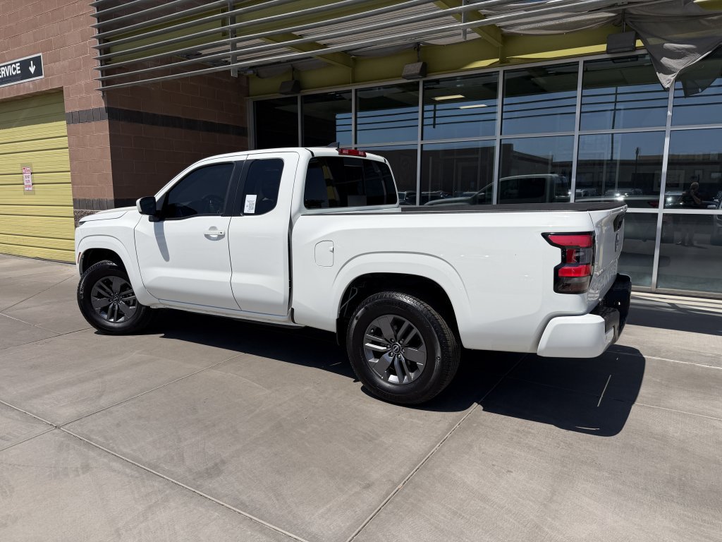 Used 2025 Nissan Frontier SV RWD image 5