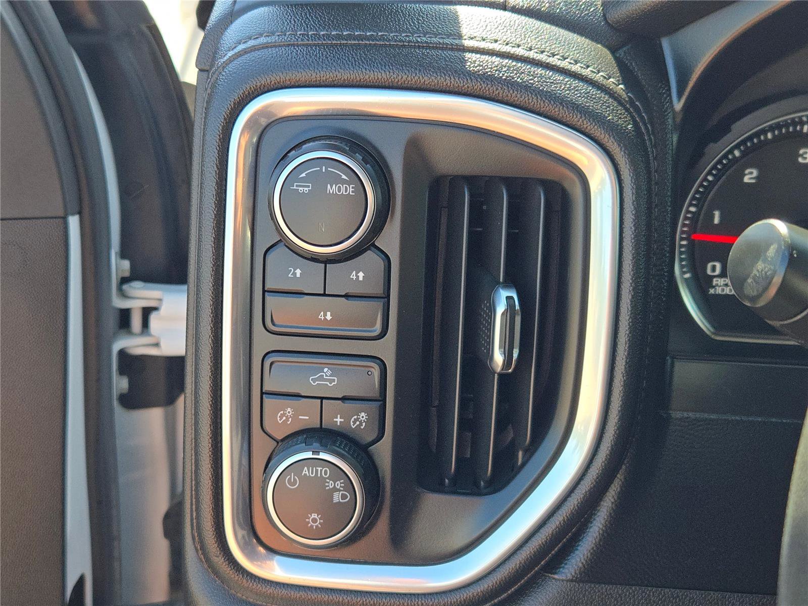 Used 2021 Chevrolet Silverado 2500 LT AWD/4WD image 28
