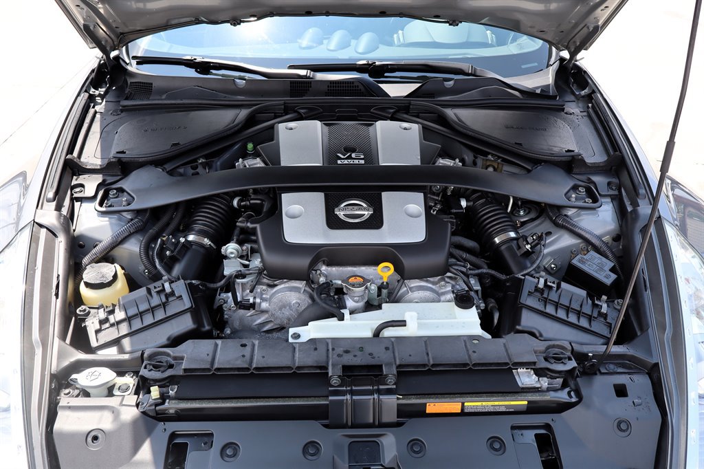Used 2011 Nissan 370Z Coupe w/ Sport Pkg RWD image 39