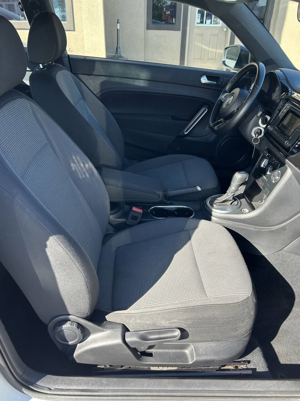 Used 2018 Volkswagen Beetle 2.0T S image 17