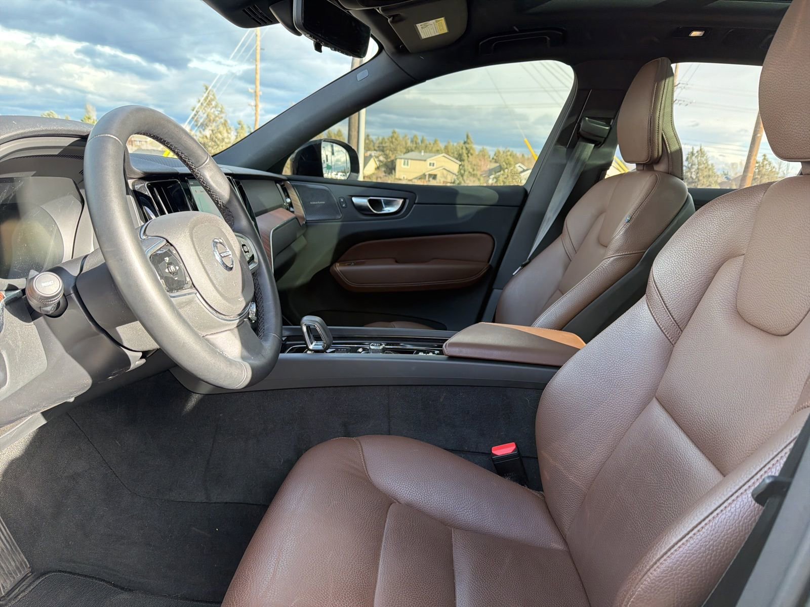 Certified 2025 Volvo XC60 T8 Plus w/ Protection Package Premier image 19