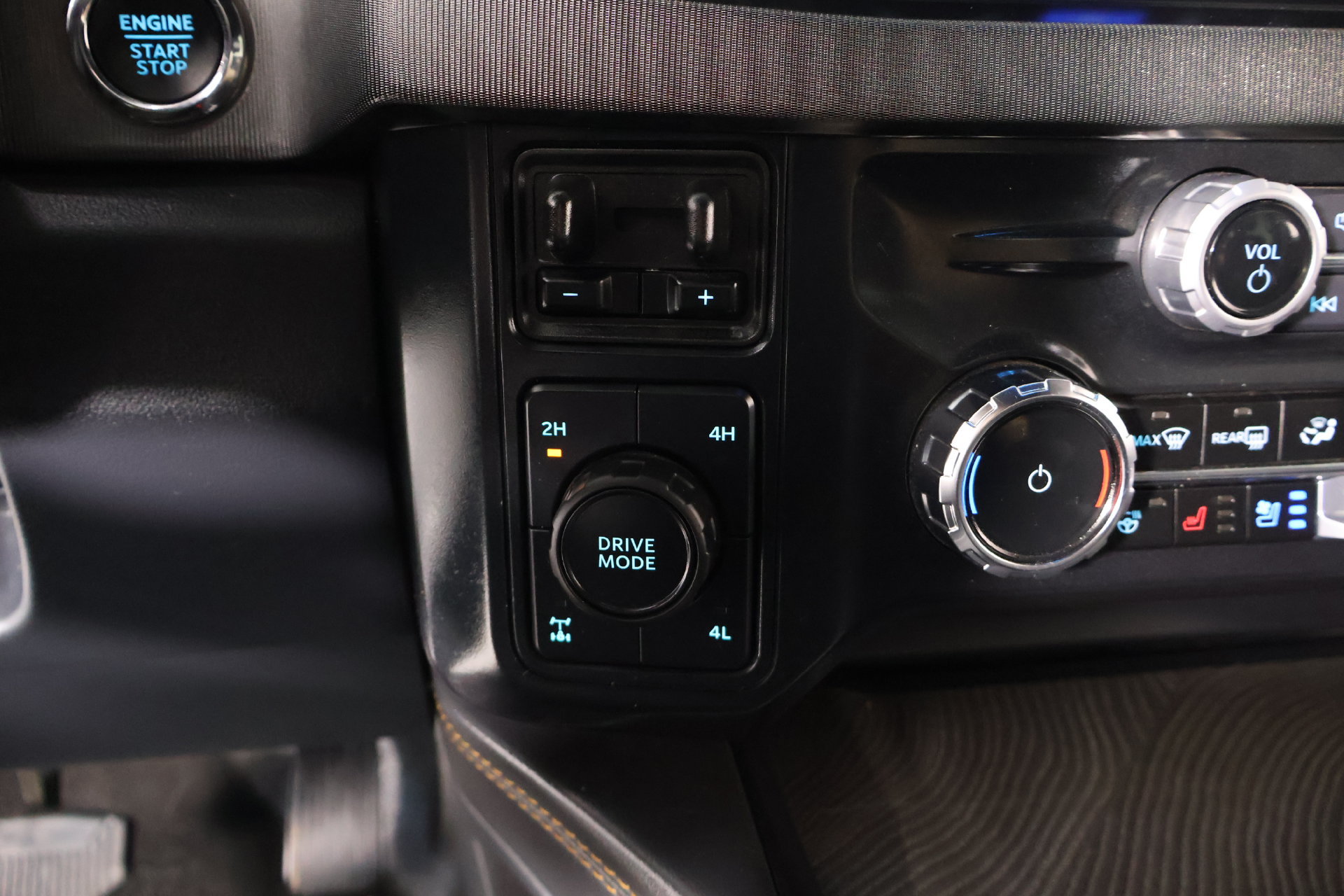 Used 2024 Ford F250 Platinum AWD/4WD image 9