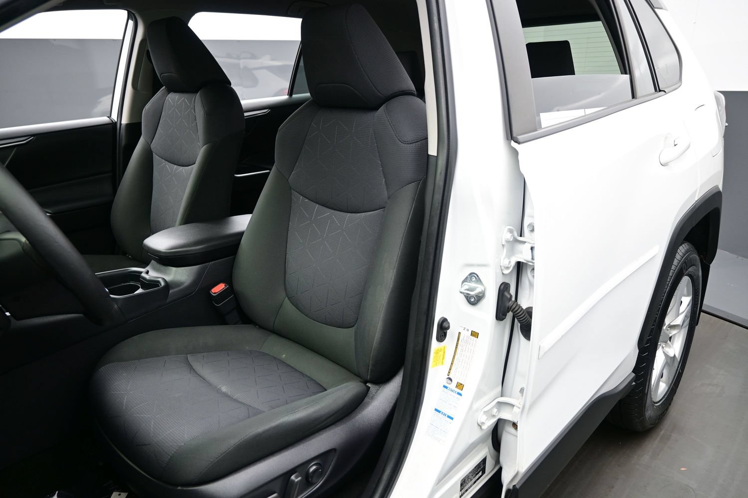 Used 2020 Toyota RAV4 XLE w/ XLE Grade Weather Package AWD/4WD image 12