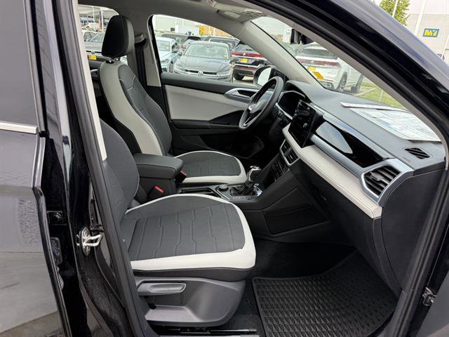 New 2025 Volkswagen Taos SE image 20